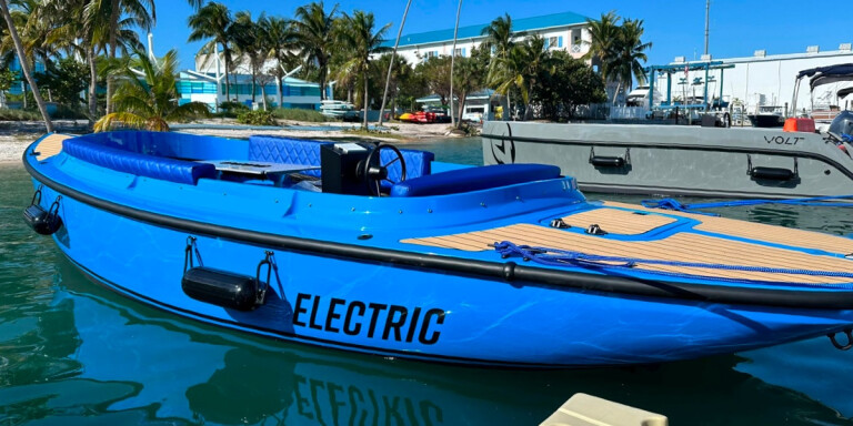 Fantail 217 | Palm Beach Vision Electric Boat Rental